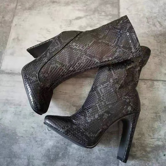 Snakeskin effect leather bootie